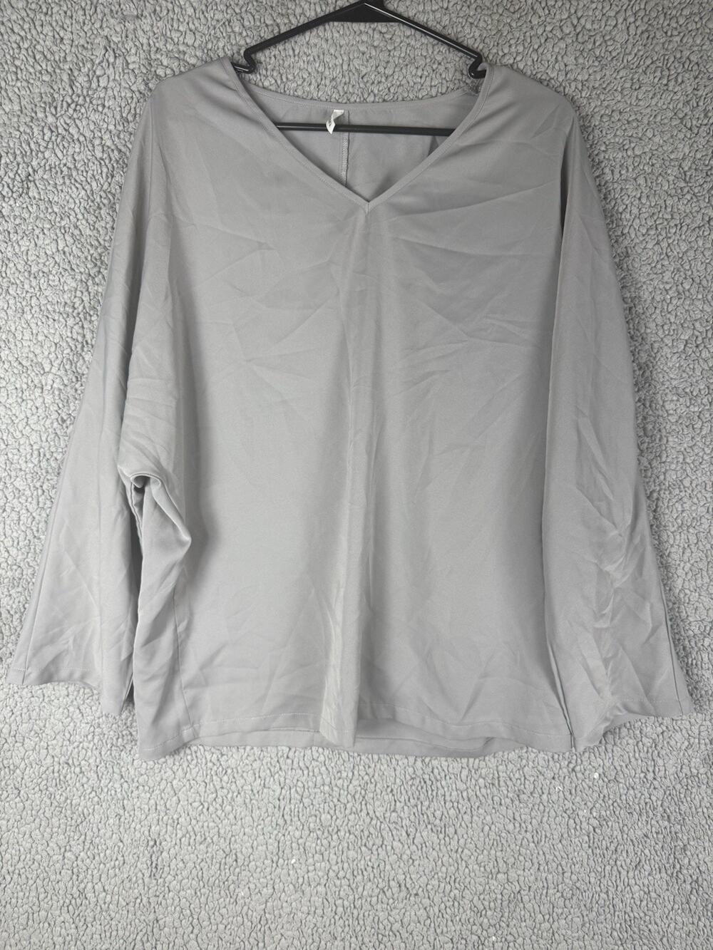 Halara Wrinkle Recovery V Neck Long Sleeve Work Blouse Size Medium Light Gray